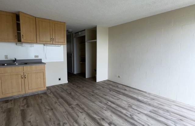 Available now! Ocean front 1/1/1 unit at Makaha Surfside