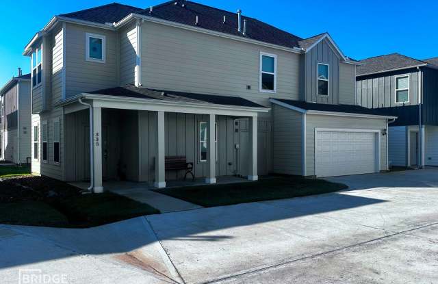 335 Huisache St, Lake Jackson, TX 77566