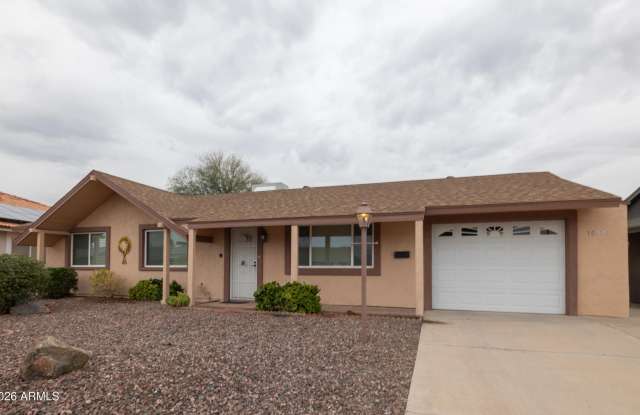 10229 W Desert Hills Dr --