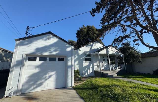 Spacious 2 Bedroom 1 Bath + Bonus Room House in Richmond!!