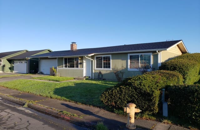 2110 Frederick Avenue - 2110 Frederick Avenue, Arcata, CA 95521