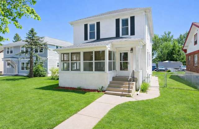 Photo of Single Family 5 Bedroom House Near Concordia