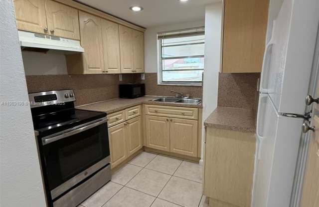 Photo of 8820 Fontainebleau Blvd