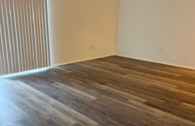 3768 Parliament Road - Apt 9