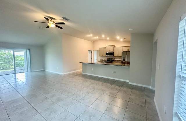 4 Bedroom 2 Bathroom 2 Car Garage- NW Cape Coral Home with Screened Lania