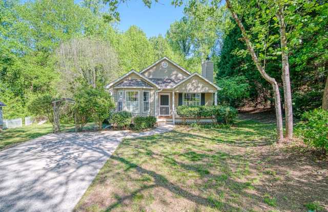 Adorable 2 BR, 2 BA Home - Greater North Main Area, Greenville