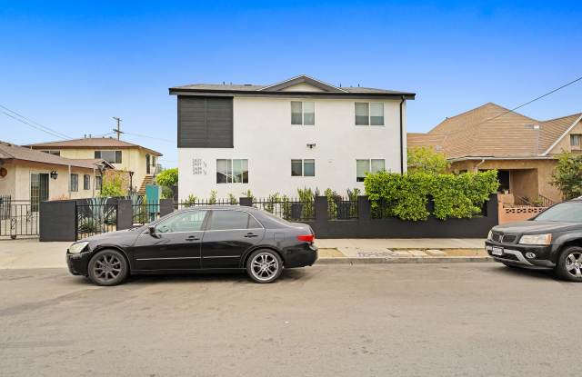 2437 1/2 Malabar Street