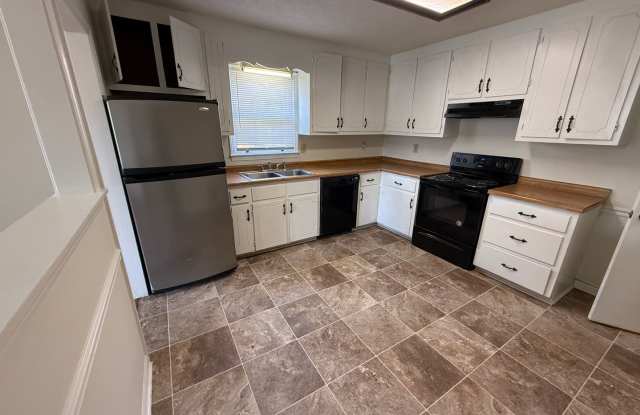 2 bed 1 bath duplex in Bogart, just outside of Athens