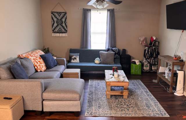 2 bed / 2.5bath - Luxury Apartment on Marshall Campus