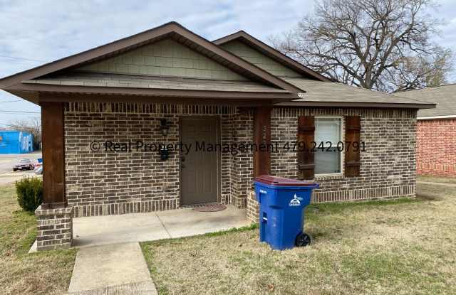 Photo of COMING IN MAY - 2 BED 2 BATH DUPLEX CLOSE TO FORT SMITH ENTERTAINMENT DISTRICT