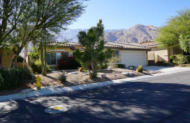 1207 Palmas Ridge