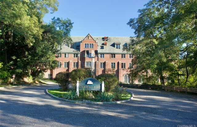 Photo of 305 Chateau Rive Street unit: 305