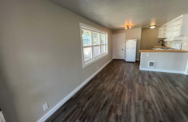 Cute duplex in fantastic location! - 815 Northwest Federal Street, Bend, OR 97703