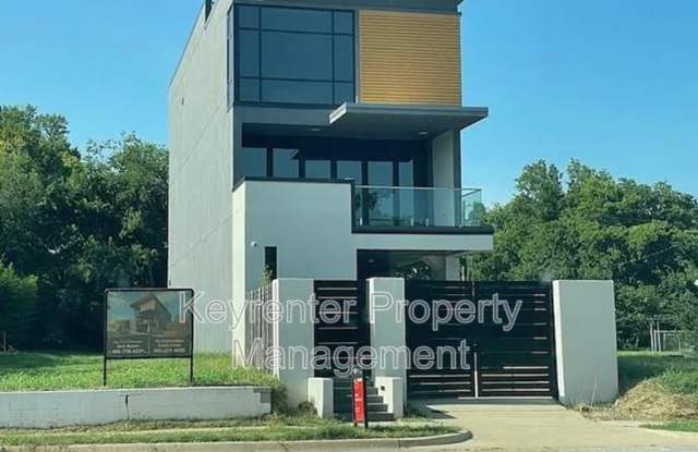 Photo of 727 NE 5th St