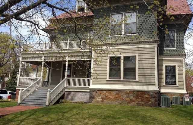 264 Bowen Street