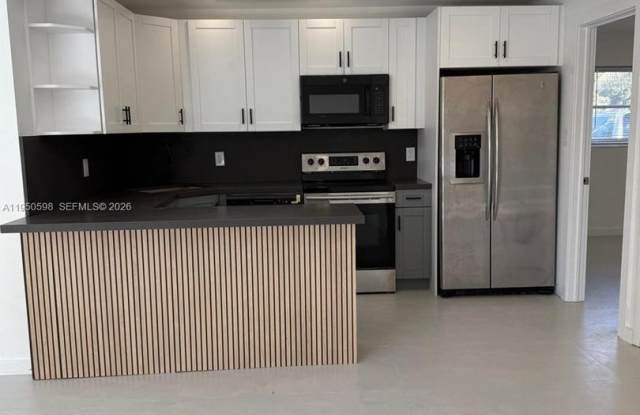 1056 SW 2nd Street 1056, Hallandale Beach, FL 33009