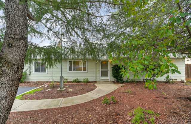 Photo of Charming 3 Bedroom, 2 Bath Home Close to Town