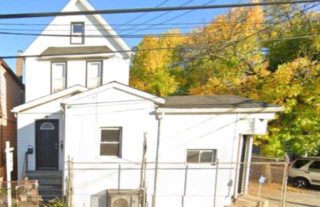 144-19 111 Avenue unit: 1St Floor