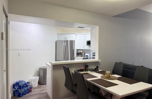 9725 Fontainebleau Blvd