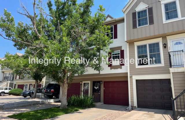 2 Bed/2.5 Bath Townhome, 1102 sq ft, 1811 S Quebec Way #236