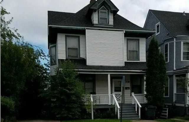 AVAILABLE JUNE - 5 Bed 2 Bath Home