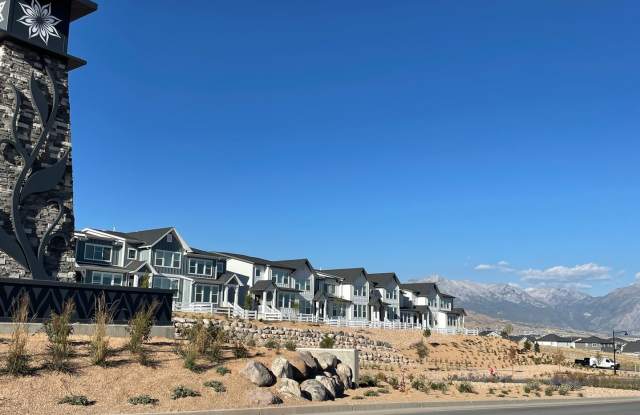 HUGE Townhome For Rent in Saratoga Springs!!