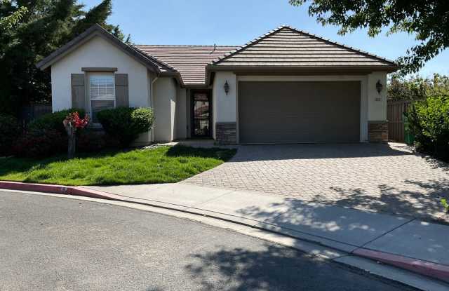 430 Roseben Ct