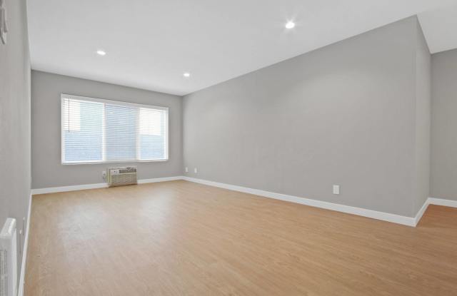 1525 Amherst Ave.