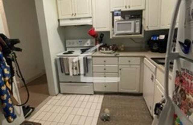 Photo of Well kept 2 bed unit in a prime location with a rooftop deck!