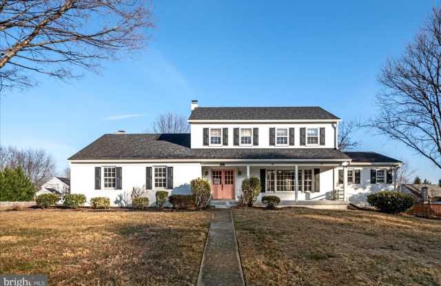 Photo of 641 W COUNTRY CLUB DR