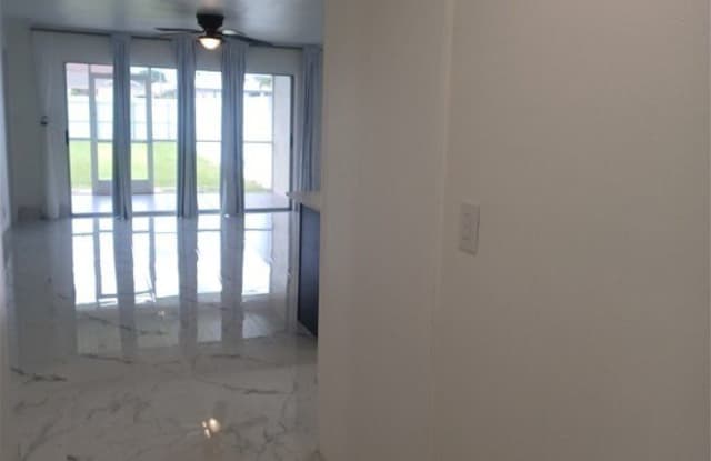 1102 SW 15th Terrace