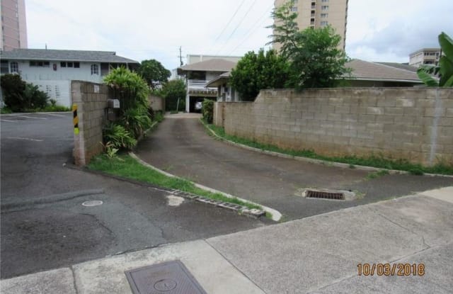 574 Kamoku St - 574 Kamoku Street, Honolulu, HI 96826