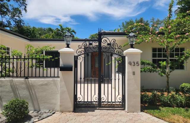 Photo of 935 Alfonso Ave