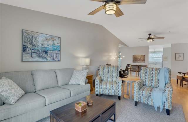 605 W Lake Jasmine Circle