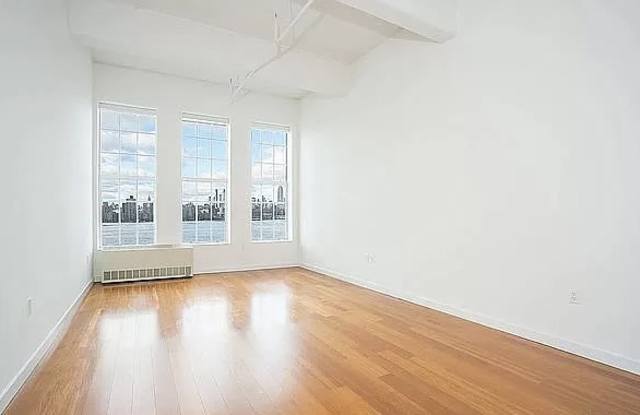 184 Kent Ave Apt C513