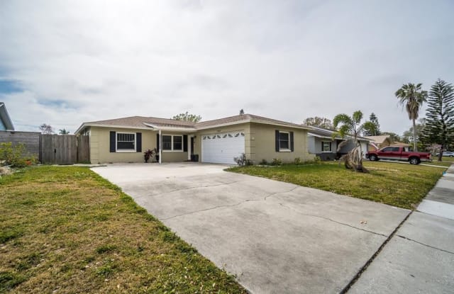 12813 128TH AVENUE - 12813 128th Avenue North, Largo, FL 33774