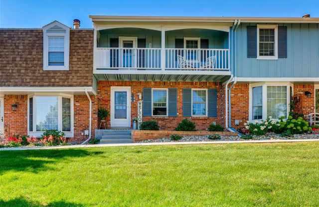 Beautiful Townhome in Knolls West, Centennial