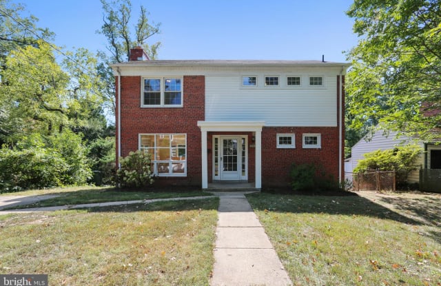 5522 OAKMONT AVENUE - 5522 Oakmont Avenue, Bethesda, MD 20817