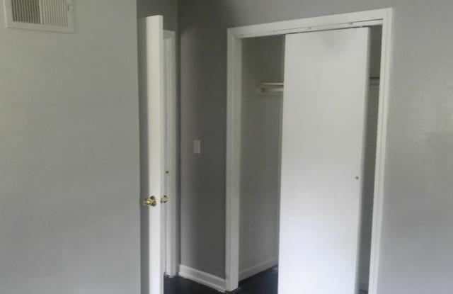 3 Bedroom with easy access to freeway, downtown Grandview