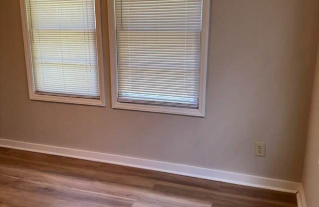 1625 Pineland Avenue