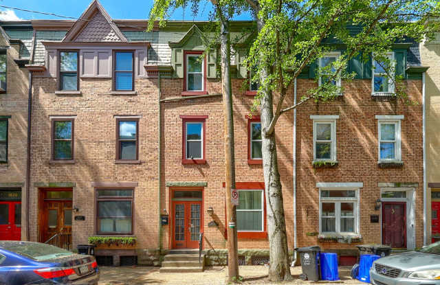 Large 2BR/2BTH house on Penn St!