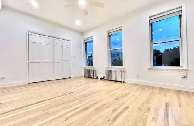 Photo of 669 MANHATTAN AVE.