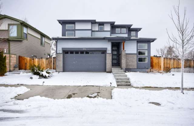 Beautifully and Modern 4bd,4ba Home W/ Hot Tub  Mature Landscaping! - 978 Eaton Street, Lakewood, CO 80214