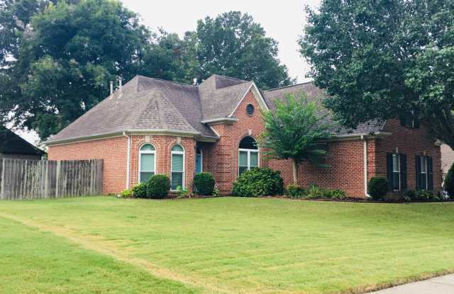 Ewing Place in Arlington! Pets are allowed, fees apply! Fenced in back yard!