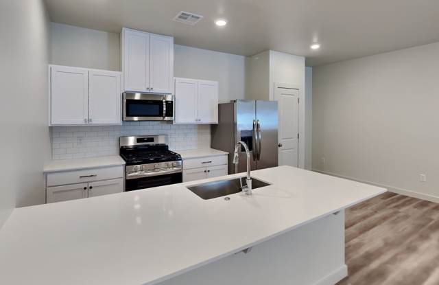 Luxury 3 Bedroom 2 Bathroom Duplex in Bethany, Ok with lawn care included-**Leasing Special**