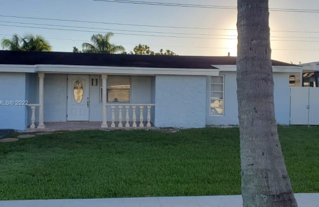 611 NW 92ND AV - 611 Northwest 92nd Avenue, Pembroke Pines, FL 33024