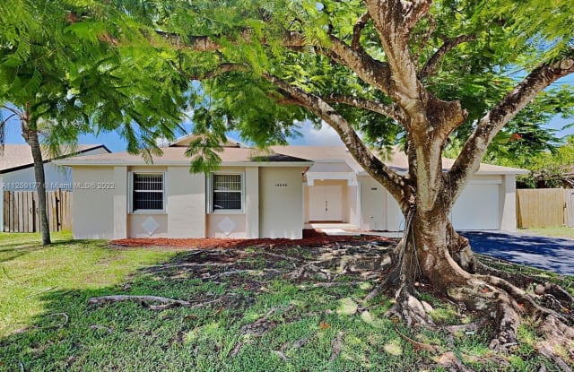 14840 SW 129th Place Rd - 14840 Southwest 129th Place Road, Three Lakes, FL 33186