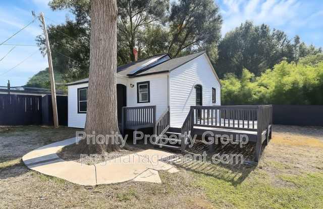 1104 1/2 Linwood Road
