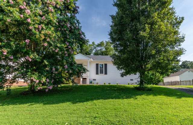 2520 Hickory Knoll Lane