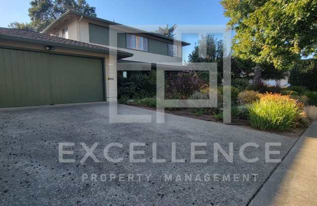 Spacious 5/3 Home With Fully Updated Kitchen, Over 2500SF of Space, Pets Negotiable